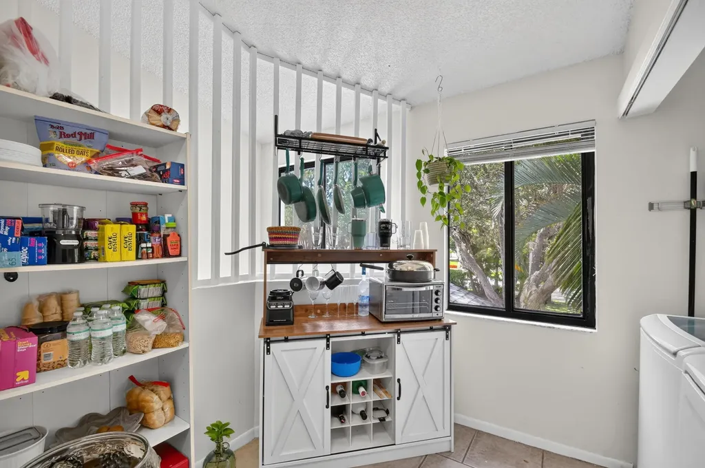907 Harbour Pointe Way Greenacres FL 33413
