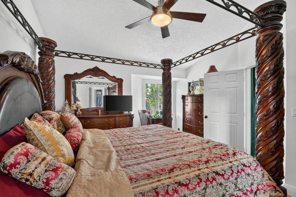 907 Harbour Pointe Way Greenacres FL 33413