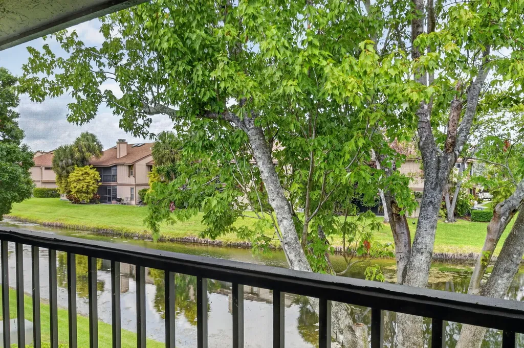 907 Harbour Pointe Way Greenacres FL 33413