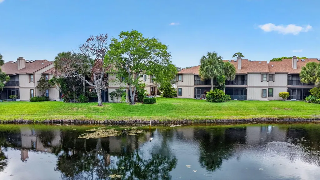 907 Harbour Pointe Way Greenacres FL 33413