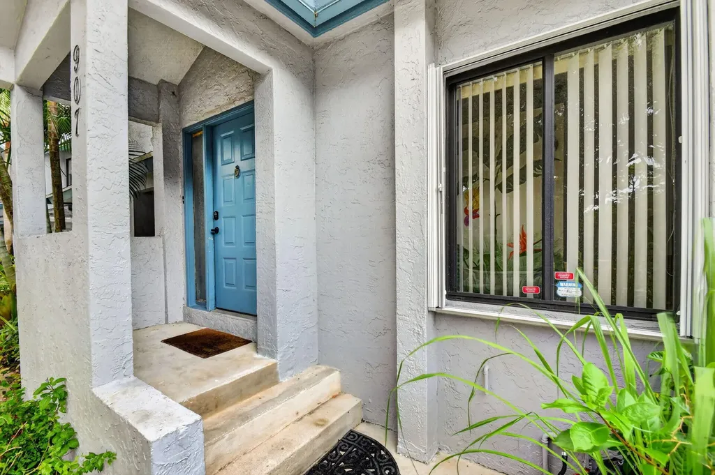 907 Harbour Pointe Way Greenacres FL 33413