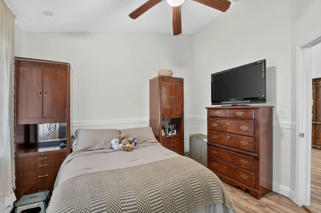 907 Harbour Pointe Way Greenacres FL 33413