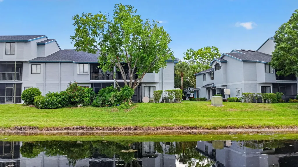 907 Harbour Pointe Way Greenacres FL 33413