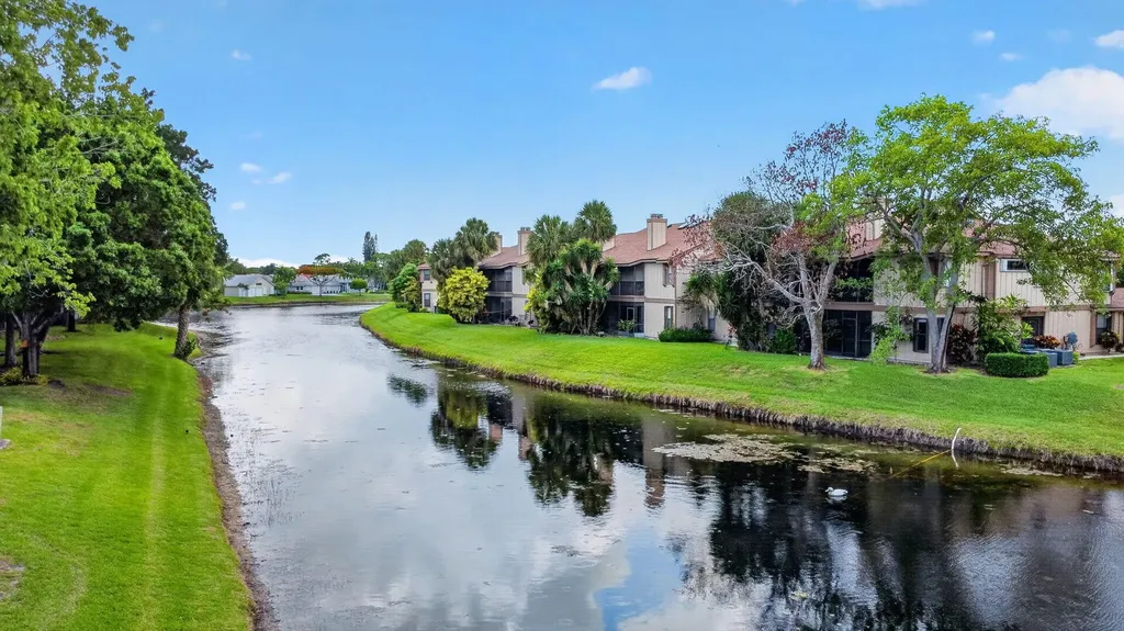 907 Harbour Pointe Way Greenacres FL 33413