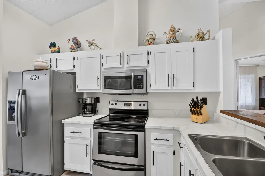 907 Harbour Pointe Way Greenacres FL 33413