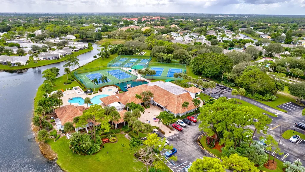 907 Harbour Pointe Way Greenacres FL 33413