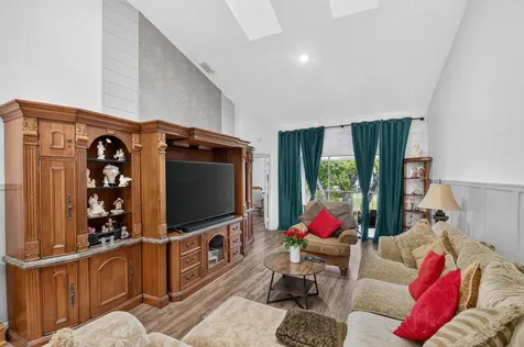 907 Harbour Pointe Way Greenacres FL 33413