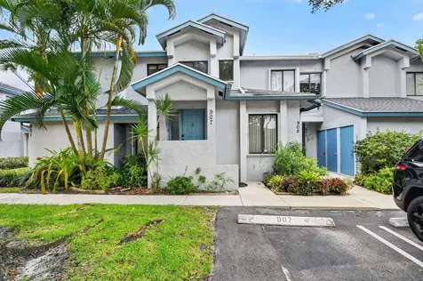 907 Harbour Pointe Way Greenacres FL 33413