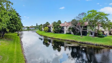 907 Harbour Pointe Way Greenacres FL 33413