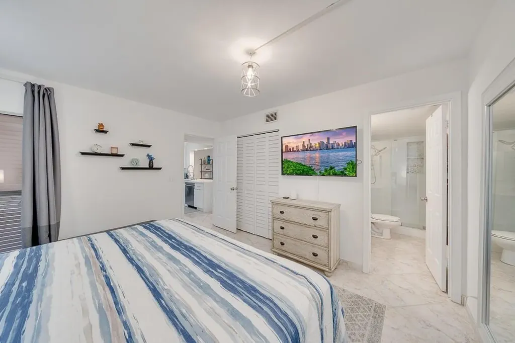3939 NE 5th Avenue Boca Raton FL 33431
