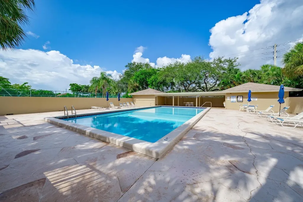 3939 NE 5th Avenue Boca Raton FL 33431