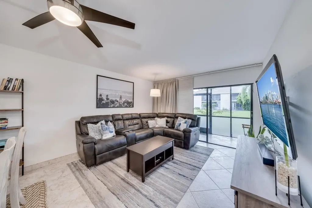 3939 NE 5th Avenue Boca Raton FL 33431