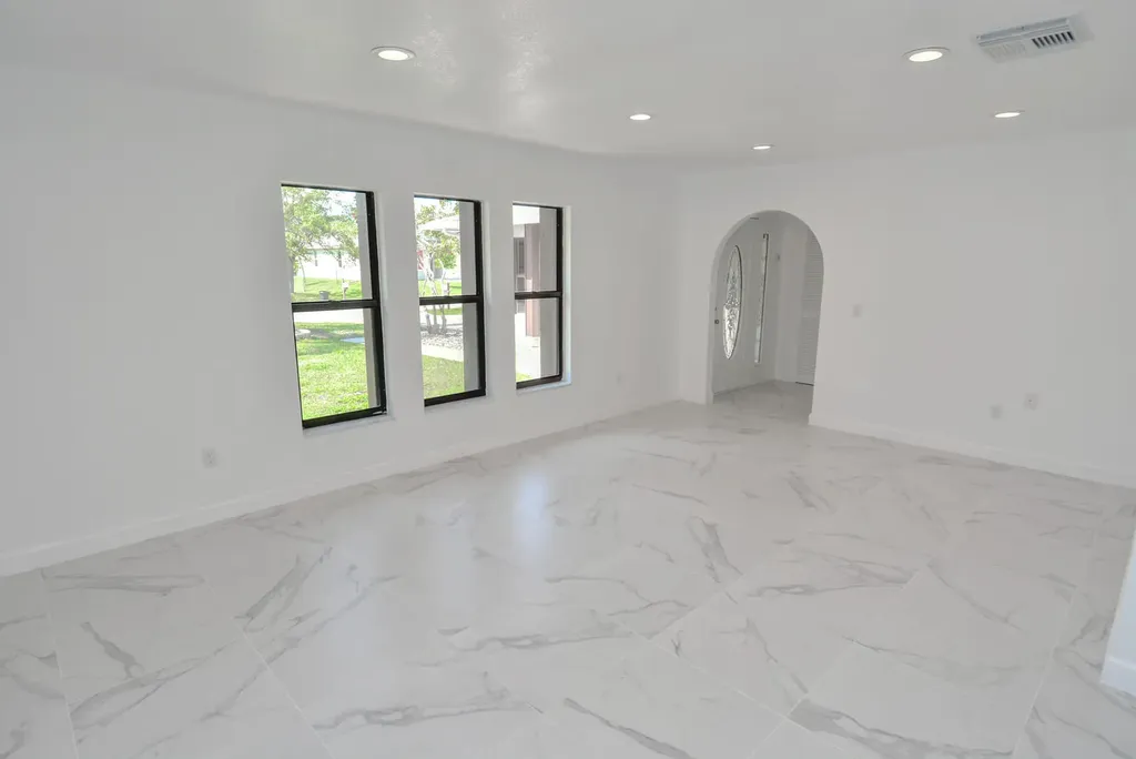 943 SE Browning Avenue Port St Lucie FL 34983