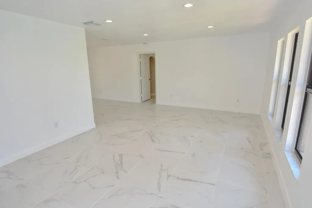 943 SE Browning Avenue Port St Lucie FL 34983