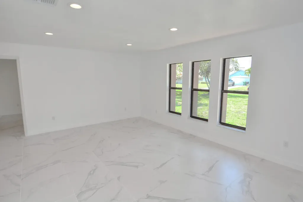 943 SE Browning Avenue Port St Lucie FL 34983