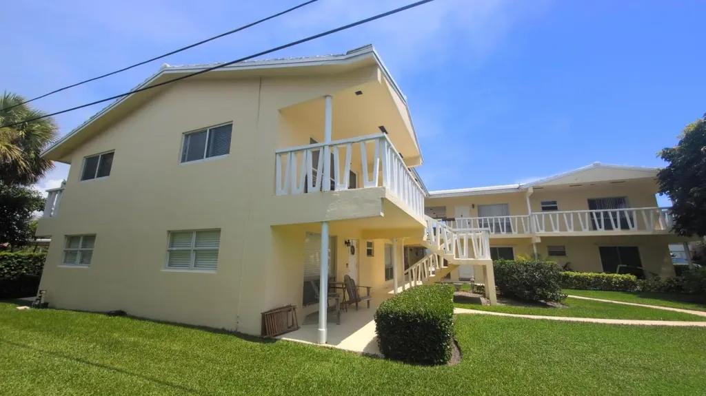 2755 NE 28th Avenue Lighthouse Point FL 33064