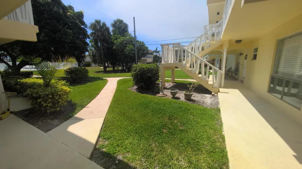 2755 NE 28th Avenue Lighthouse Point FL 33064