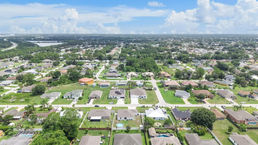 1556 SW Crater Avenue Port St Lucie FL 34953