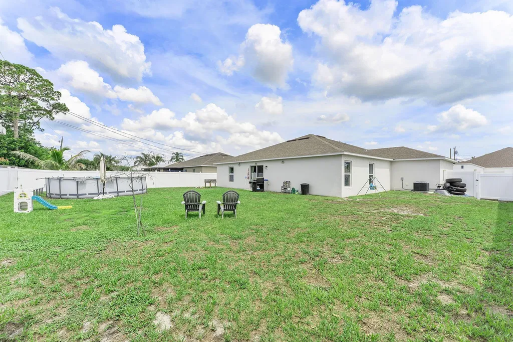 1556 SW Crater Avenue Port St Lucie FL 34953