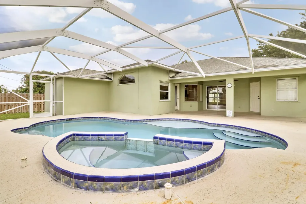 436 SW Bradshaw Circle Port St Lucie FL 34953