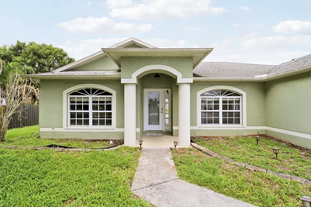 436 SW Bradshaw Circle Port St Lucie FL 34953