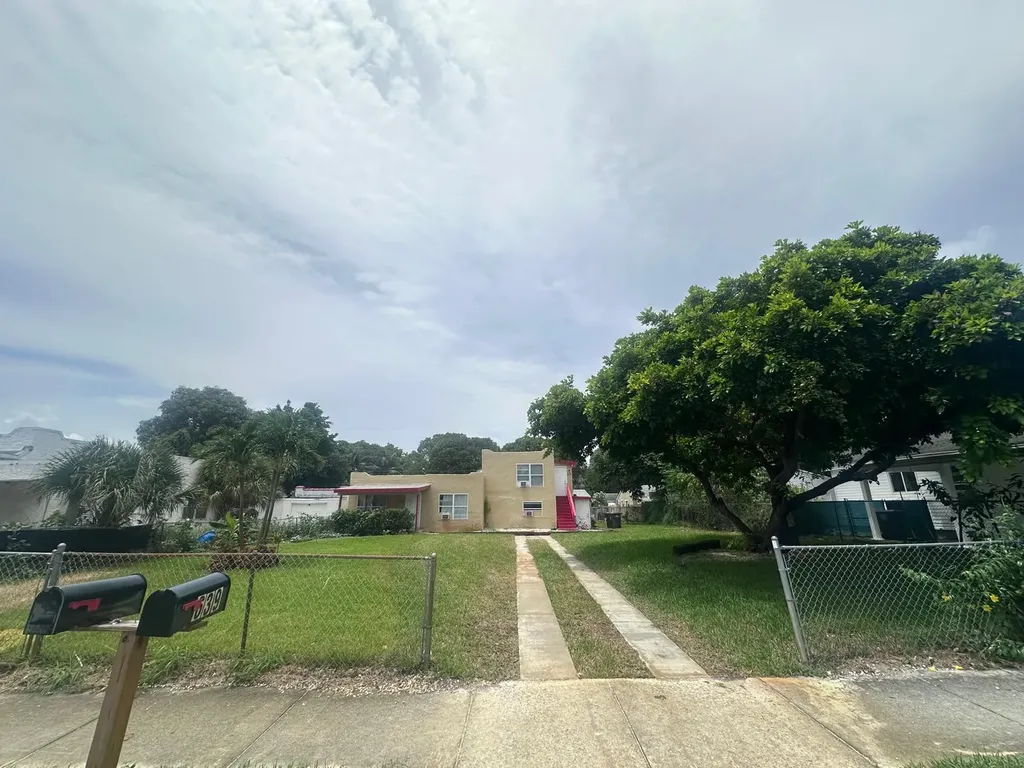 637 46th Street West Palm Beach FL 33407