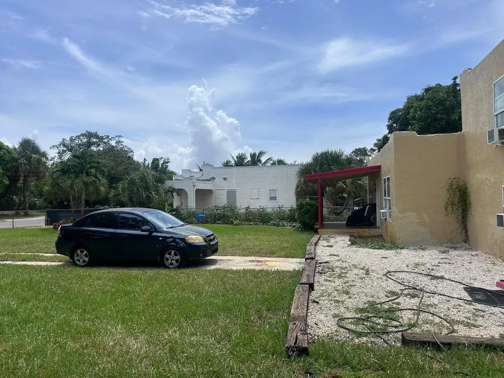 637 46th Street West Palm Beach FL 33407