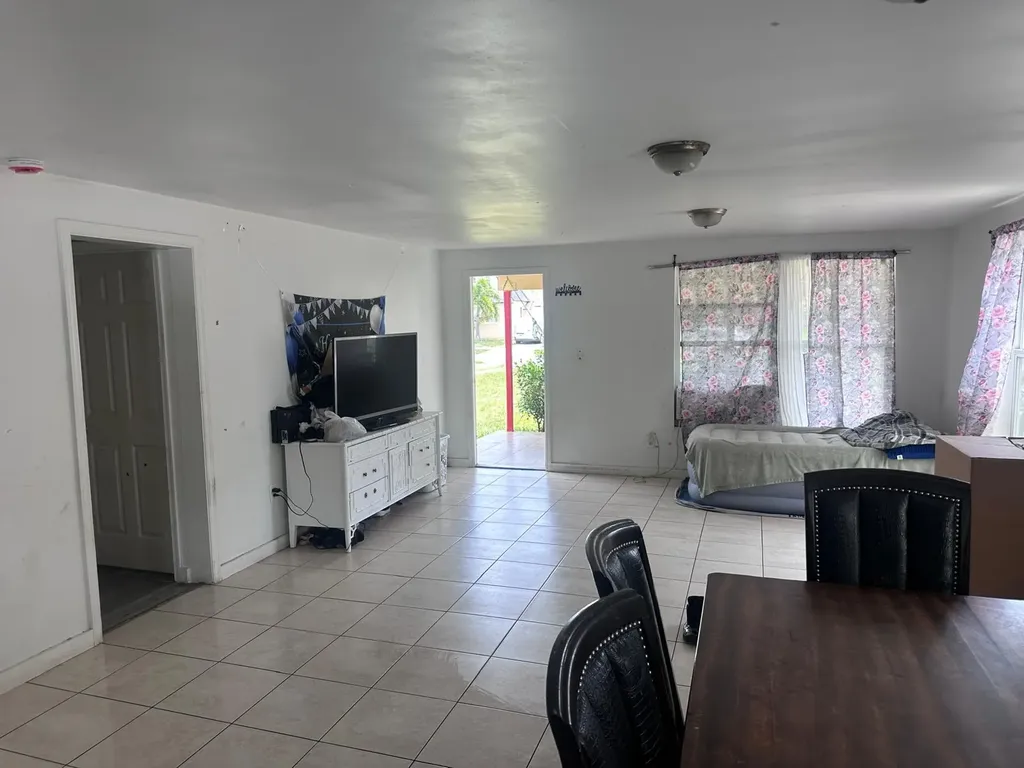 637 46th Street West Palm Beach FL 33407