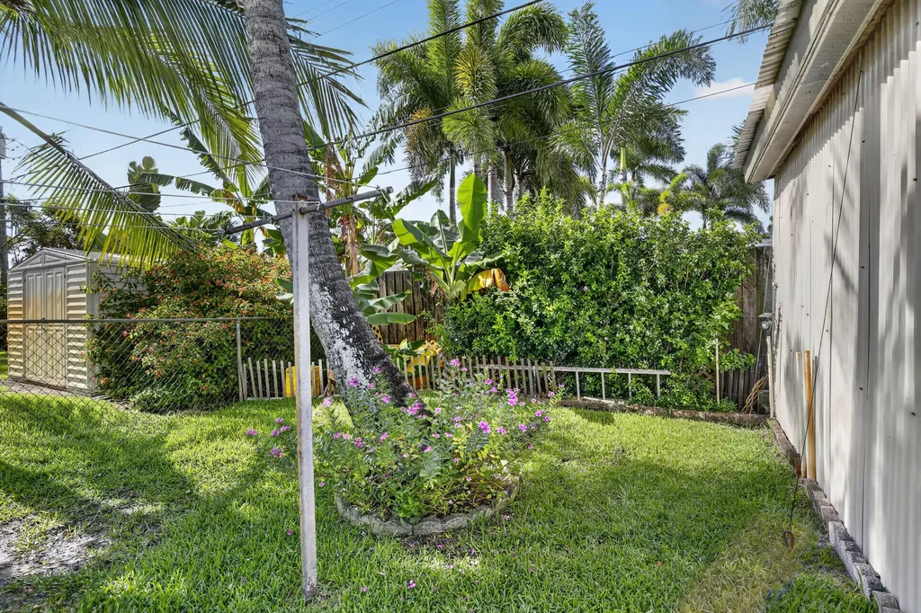 220 NW 48th Street Oakland Park FL 33309