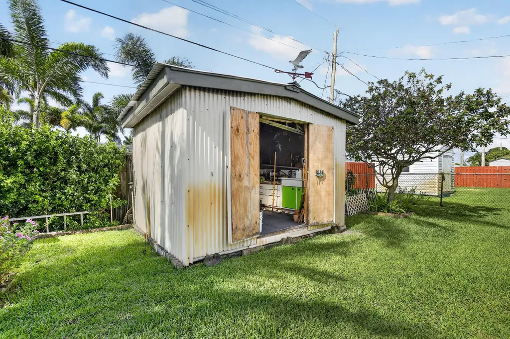 220 NW 48th Street Oakland Park FL 33309