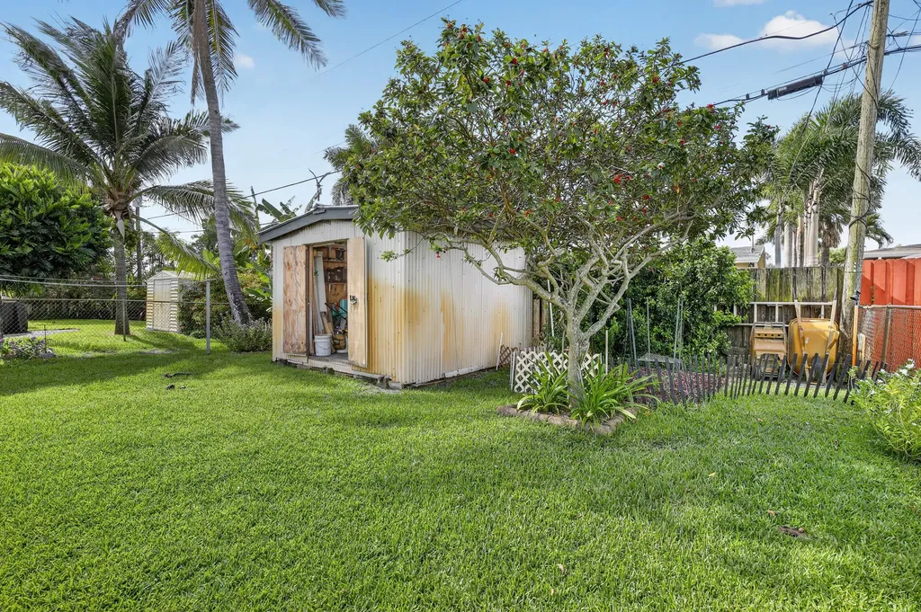 220 NW 48th Street Oakland Park FL 33309