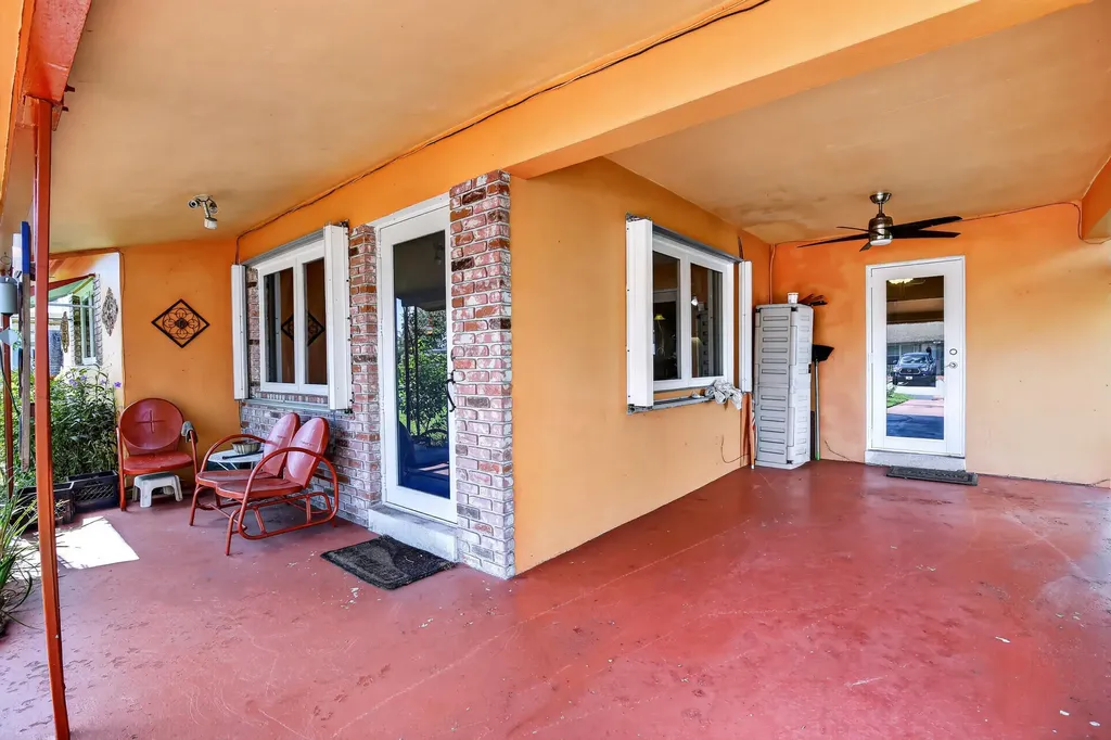 220 NW 48th Street Oakland Park FL 33309