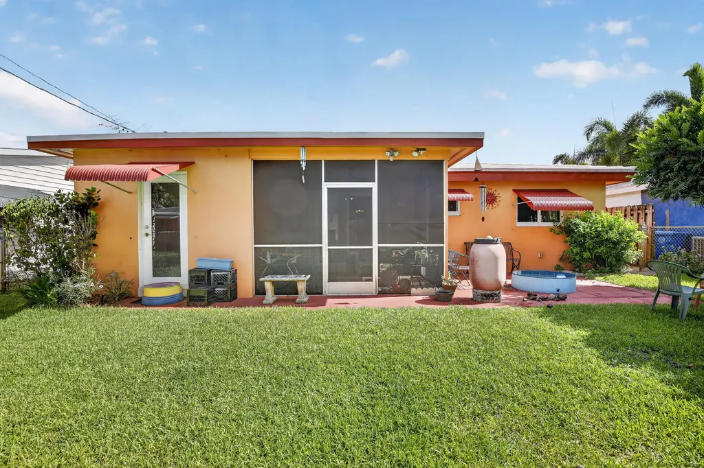 220 NW 48th Street Oakland Park FL 33309