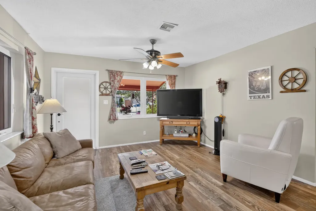 220 NW 48th Street Oakland Park FL 33309