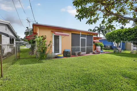 220 NW 48th Street Oakland Park FL 33309