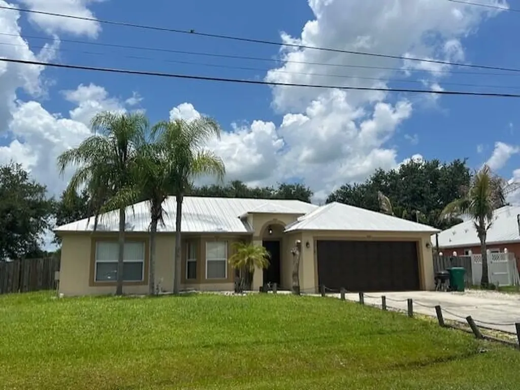 5218 NW West Piper Circle Port St Lucie FL 34986