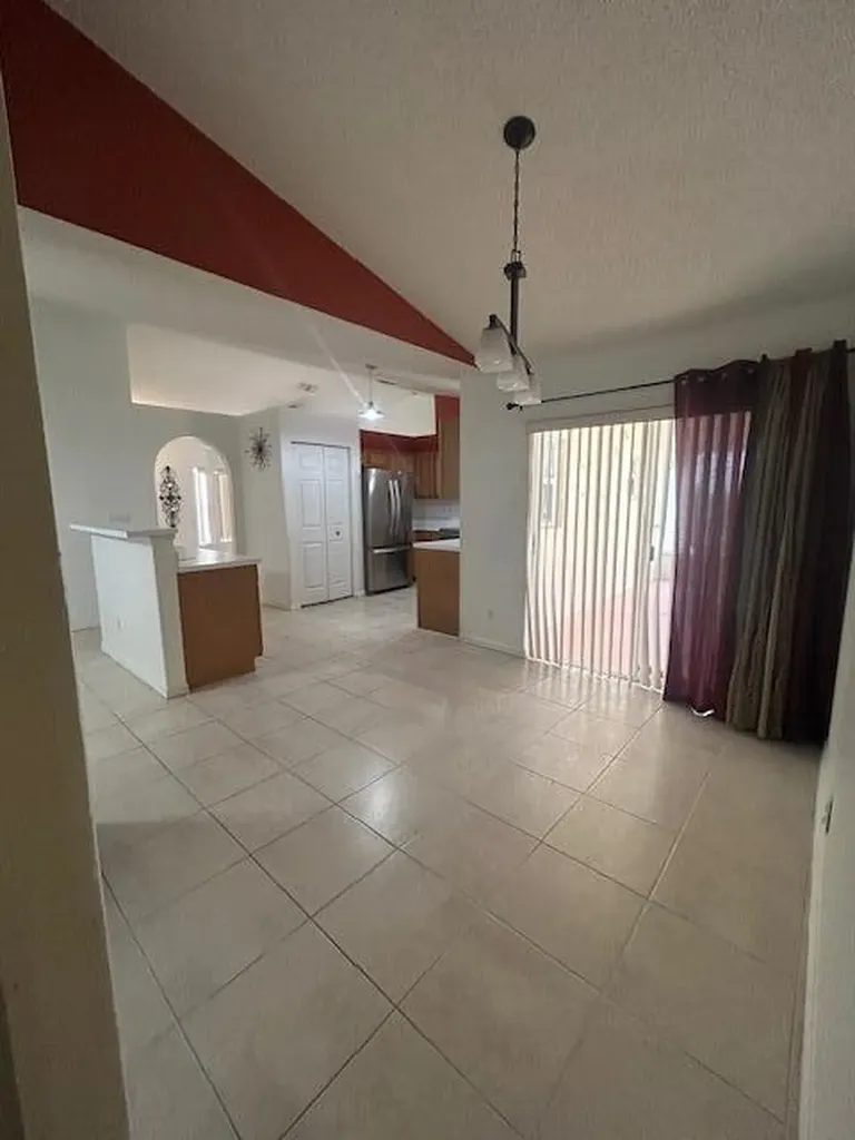 5218 NW West Piper Circle Port St Lucie FL 34986