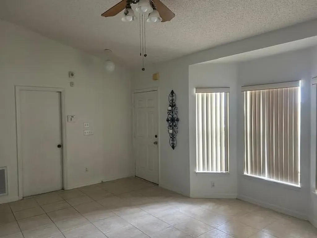 5218 NW West Piper Circle Port St Lucie FL 34986