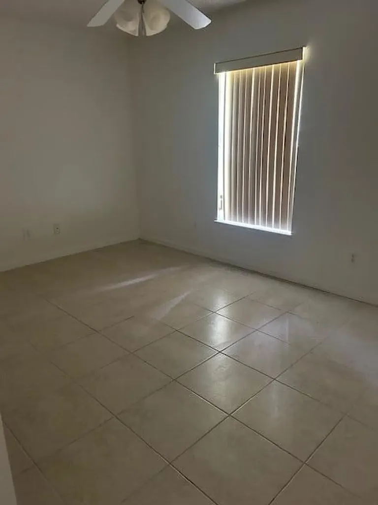 5218 NW West Piper Circle Port St Lucie FL 34986