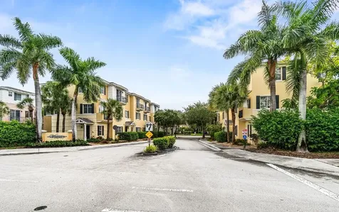 536 N West 39th Circle Boca Raton FL 33431