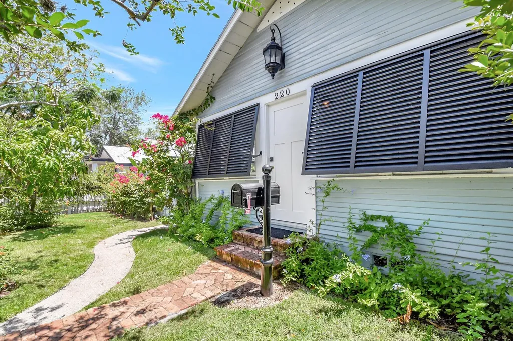 220 S L Street Lake Worth Beach FL 33460