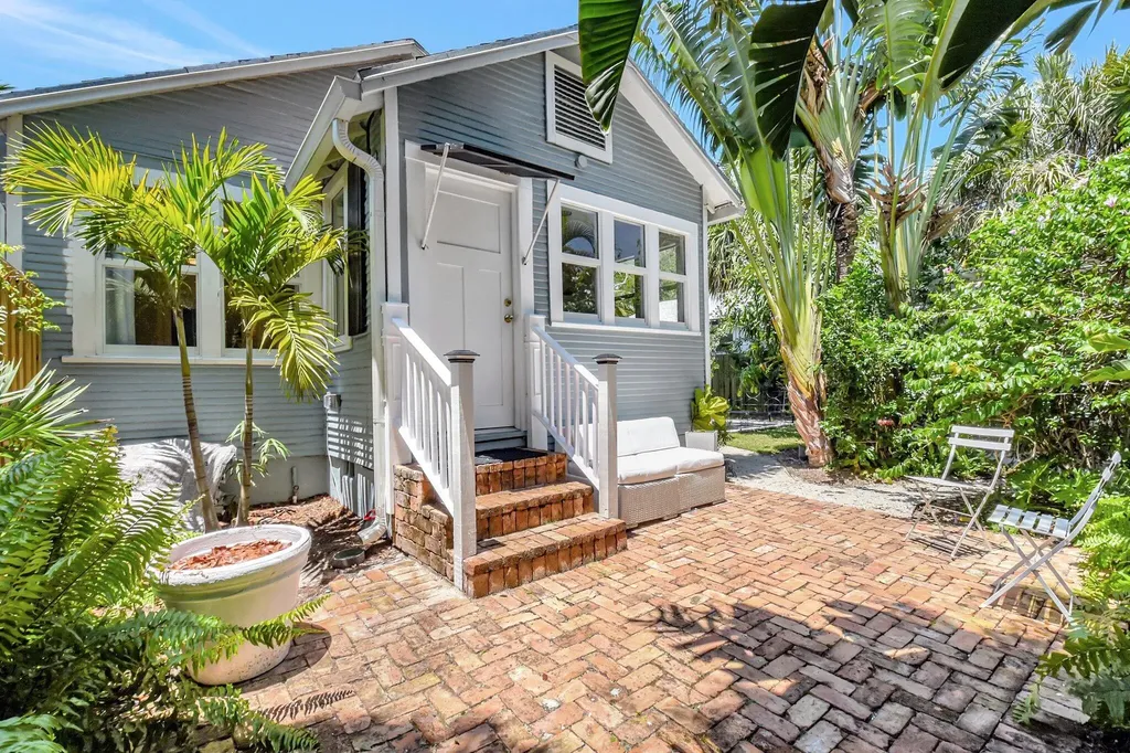 220 S L Street Lake Worth Beach FL 33460
