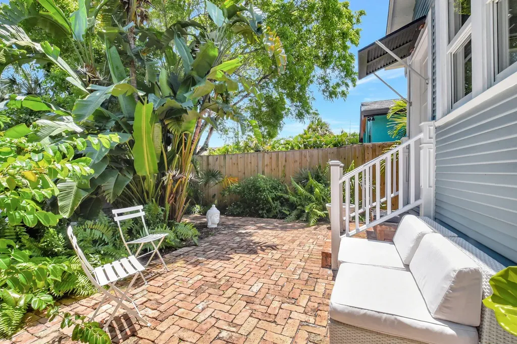 220 S L Street Lake Worth Beach FL 33460