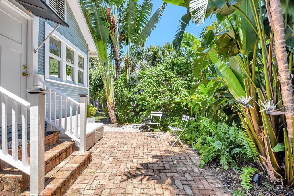 220 S L Street Lake Worth Beach FL 33460