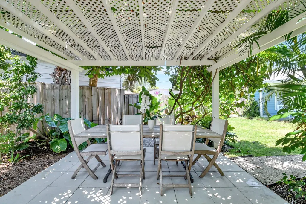 220 S L Street Lake Worth Beach FL 33460