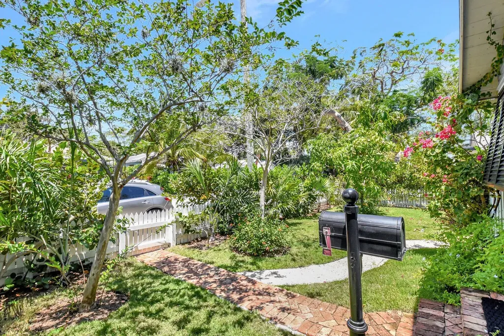 220 S L Street Lake Worth Beach FL 33460
