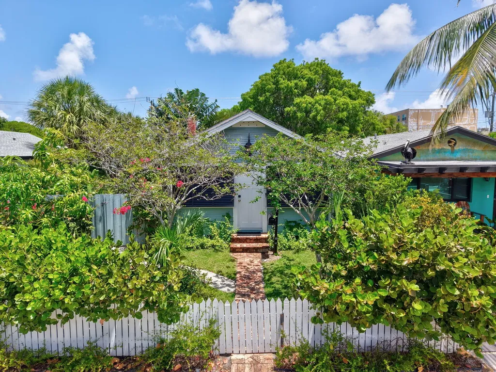 220 S L Street Lake Worth Beach FL 33460