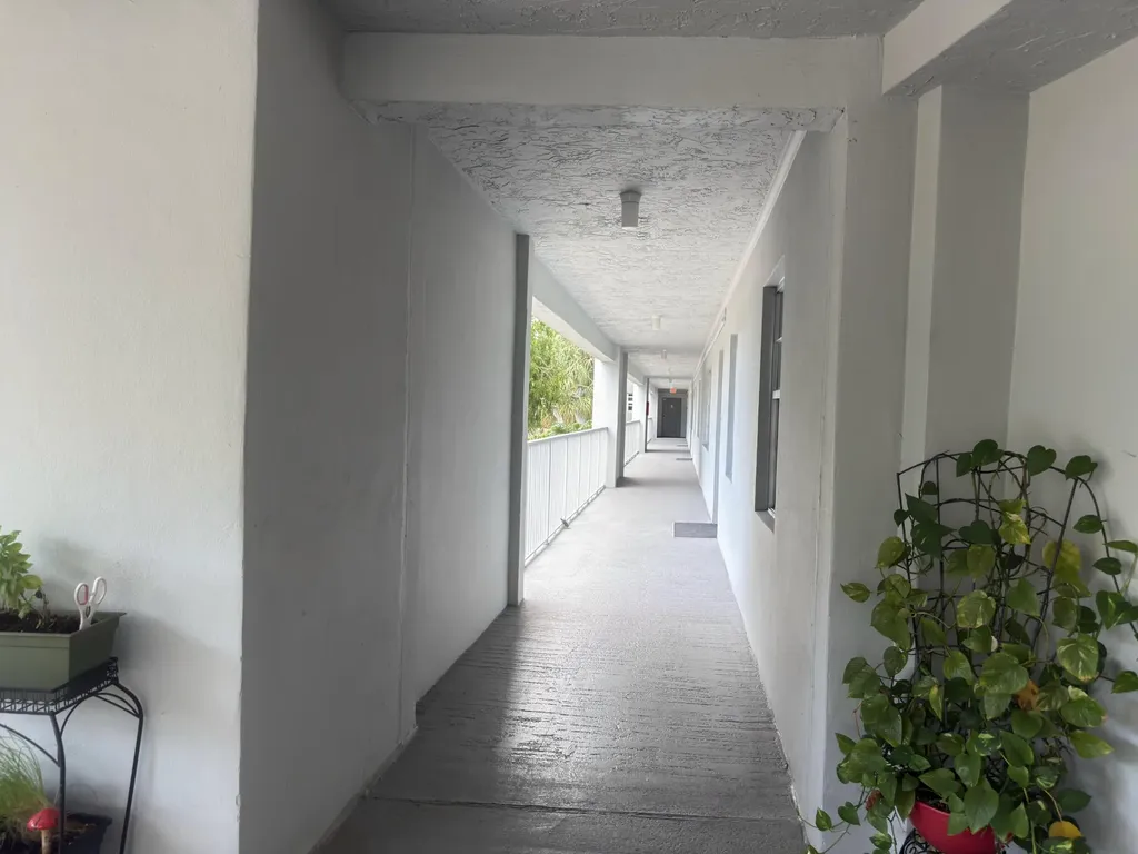 625 Oaks Drive Pompano Beach FL 33069