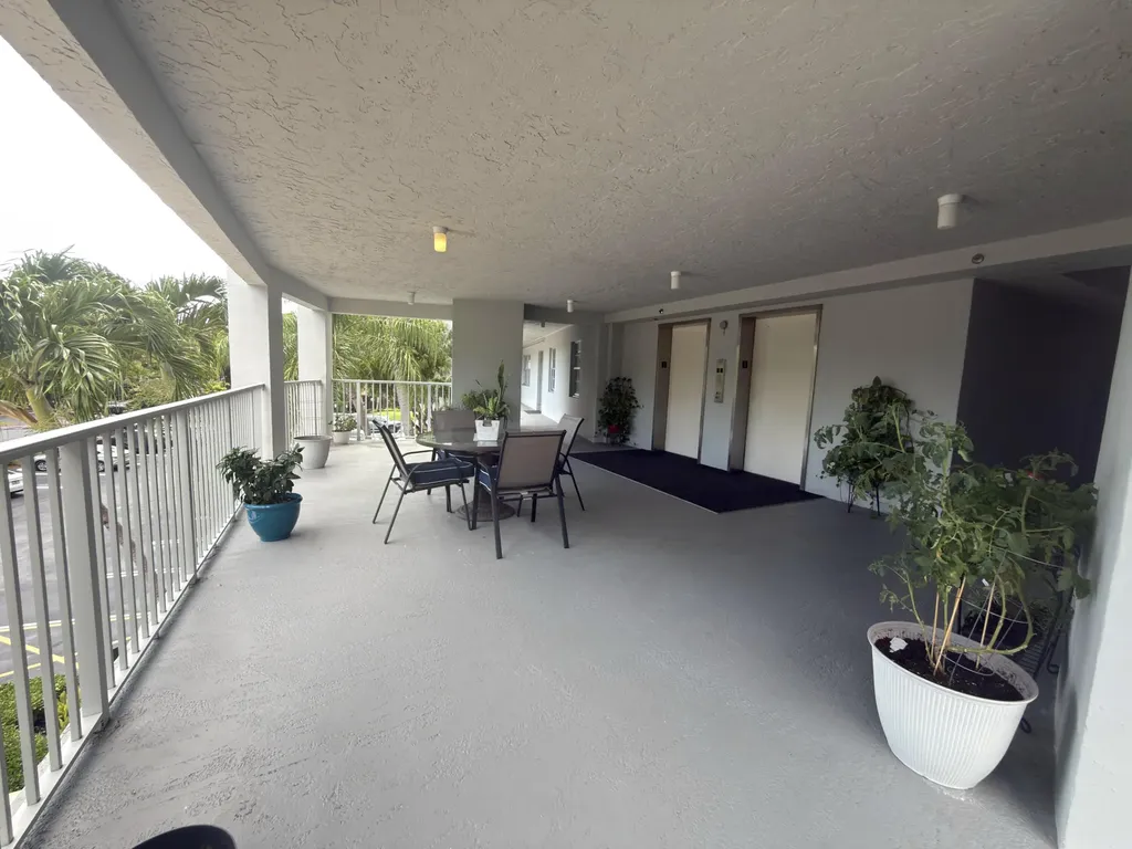625 Oaks Drive Pompano Beach FL 33069