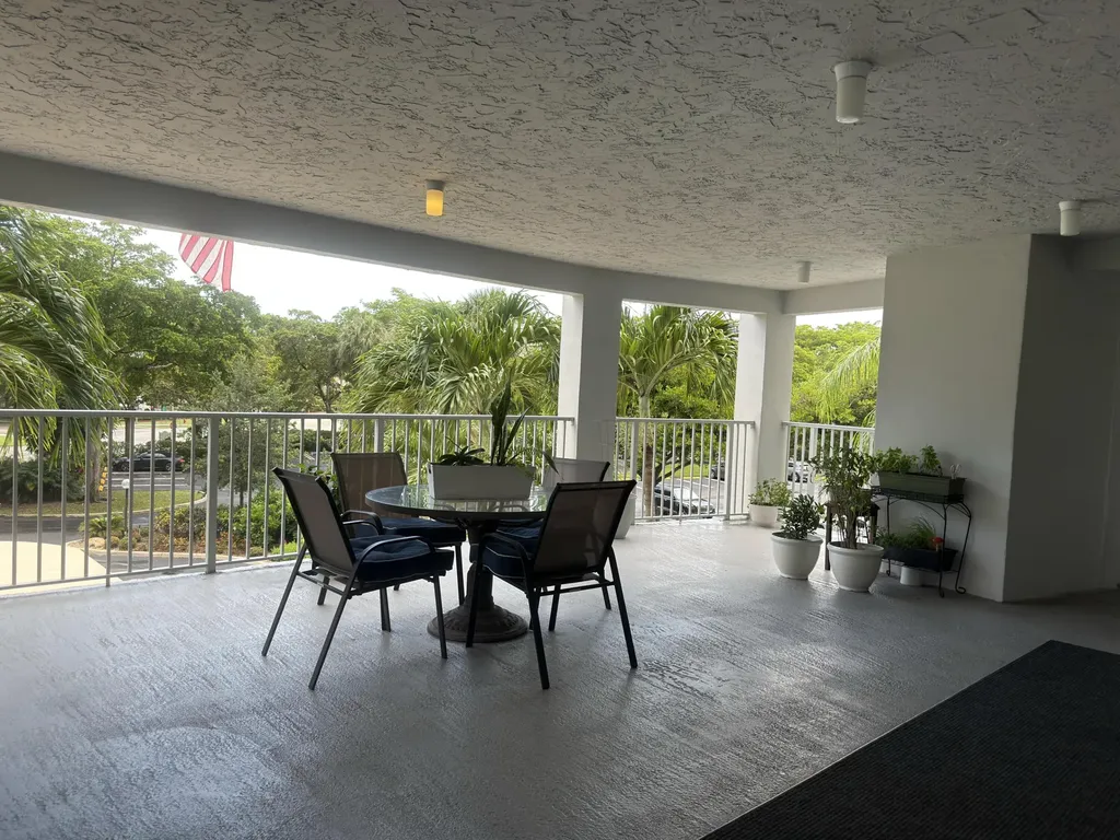 625 Oaks Drive Pompano Beach FL 33069